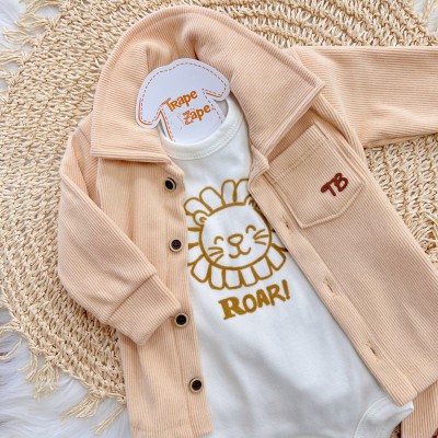 Conj. Casaco com Botões, Body Leãozinho Roar e Calça Soft Canelado - Bege